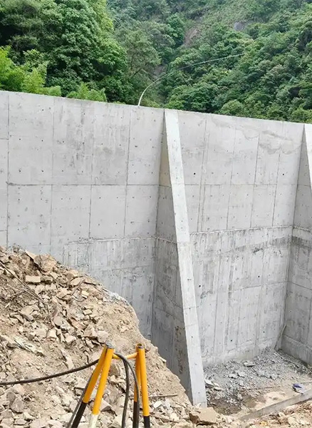 信阳淮滨县重力式挡土墙